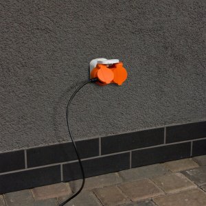 Montis Rozgałęźnik podwójny 2x2P+Z, 16A, 250V ; IP44; pomarańczowy MT089 4