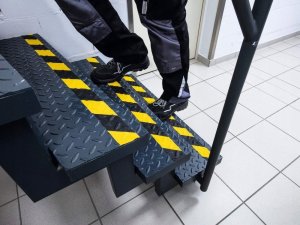 Durable DURABLE Antirutschband DURALINE GRIP+ 50mm breit schw./gelb 4