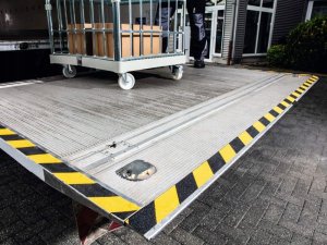 Durable DURABLE Antirutschband DURALINE GRIP+ 50mm breit schw./gelb 5