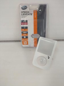 Lampka wtykowa do gniazdka REV REV LED Plug-In Wall Light with Motion Detector 2,5W white 2