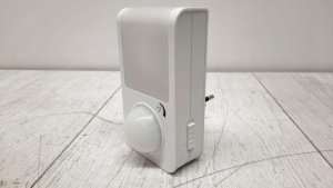 Lampka wtykowa do gniazdka REV REV LED Plug-In Wall Light with Motion Detector 2,5W white 8
