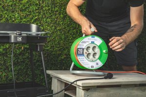 Montis Przedłużacz bębnowy MT104-20 4x2p+Z 10A 2300W 3x1 20m Montis pomarańczowy 3