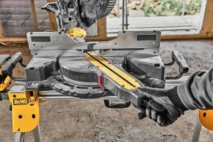 Dewalt DEWALT.PIŁA UK. 305mm 2x54V DCS781N 12