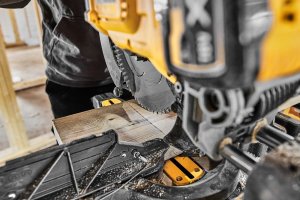 Dewalt DEWALT.PIŁA UK. 305mm 2x54V DCS781N 10