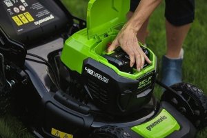 Kosiarka akumulatorowa Greenworks 2x24V z napędem 46cm G24X2LM46SPK4X  zestaw ładowarka dual + 2 akumulator 4Ah 3