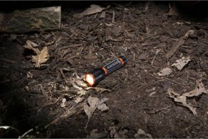 Latarka Black+Decker LATARKA TAKTYCZNA ALUMINIOWA 1W 60LUMENÓW BLACK+ DECKER 8