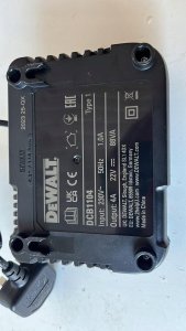 Dewalt DCB1104 10,8-18V System Quick Charger 6