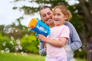 Bunch O Balloons Bunch O Bubbles Mega Bubble Blaster - a large motorized bubble gun 8