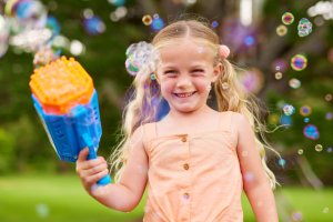 Bunch O Balloons Bunch O Bubbles Mega Bubble Blaster - a large motorized bubble gun 9