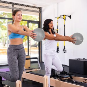 Rebel Mini piłka gimnastyczna do pilates rehabilitacyjna 25cm z pompką ręczną, kolor szary , REBEL ACTIVE 6