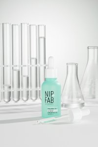 Alkotest NIP+FAB_Hyaluronic Fix Extreme4 nawilżający booster do twarzy 2% 30ml 5