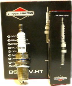 Briggs & Stratton ŚWIECA ZAPŁONOWA BRIGGS&STRATTON TRAKTORY SILNIKI GÓRNOZAWOROWE 18