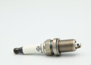 Briggs & Stratton ŚWIECA ZAPŁONOWA BRIGGS&STRATTON TRAKTORY SILNIKI GÓRNOZAWOROWE 33