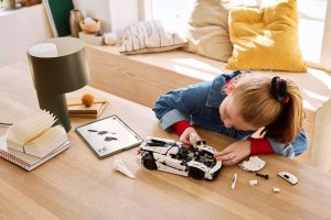 LEGO Technic Biały hipersamochód Koenigsegg Jesko Absolut (42184) 2