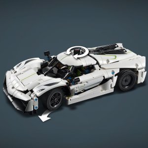 LEGO Technic Biały hipersamochód Koenigsegg Jesko Absolut (42184) 7
