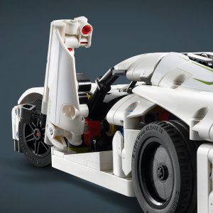 LEGO Technic Biały hipersamochód Koenigsegg Jesko Absolut (42184) 8