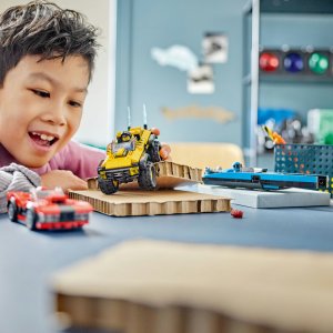 LEGO City Wielki zestaw wyścigowy (60395) 6