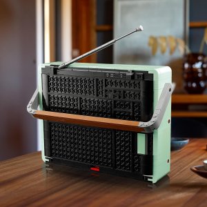 LEGO Icons Radio w stylu retro (10334) 3