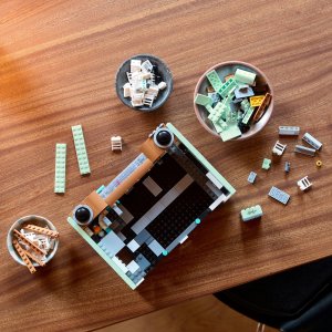 LEGO Icons Radio w stylu retro (10334) 6