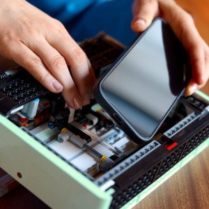 LEGO Icons Radio w stylu retro (10334) 9