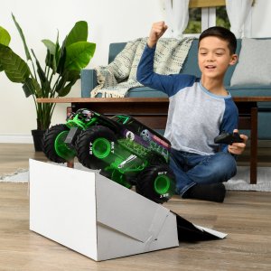 Spin Master MONSTER JAM 1:15 RC monster truck Grave Digger, 6068258 5