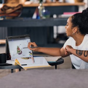 Laptop HP Laptop 2w1 HP Envy x360 15-EY0013 / 66B44UA / AMD Ryzen 5 / 8 GB / SSD 256GB / AMD Radeon / FullHD / Dotyk / Win 11 / Czarny 9