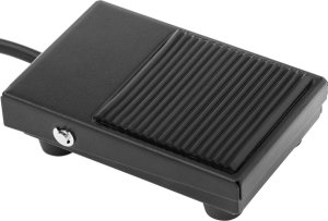 Royal Catering Nadziewarka do kiełbas elektryczna 4 lejki 230V 120W 15L Nadziewarka do kiełbas elektryczna 4 lejki 230V 120W 15L 4