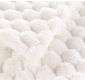 Douceur d`Interieur Pikowany koc z pluszowego materiału, FROSTY 3