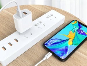 Ładowarka . ŁADOWARKA SIECIOWA 2.4A BIAŁA DENMEN 2XUSB 2400mA DC05 12W SINGLE 6