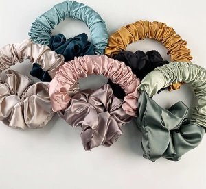Yeye Satynowy wałek SILK BOW scrunchie do robienia loków YEYE 5