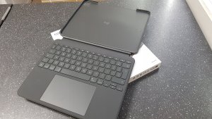 Logitech Logitech Combo Touch 4