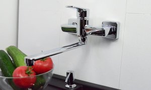 Bateria kuchenna Sotbe SOTBE VORMA Bateria kuchenna ścienna kwadratowa Ruchoma wylewka 30 cm 6