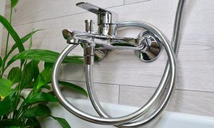 Bateria prysznicowa Sotbe SOTBE LARK  gładki wąż prysznicowy  PCV 150 cm. Kolor chrom 3