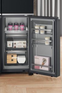 Lodówka Whirlpool Whirlpool Refrigerator | WQ9I FO2BX EF | Energy efficiency class E | Free standing | Side by side | Height 187.6 cm | No Frost system | Fridge net capacity 355 L | Freezer net capacity 237 L | Display | 41 dB | Black 12
