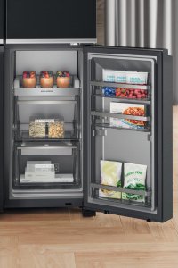 Lodówka Whirlpool Whirlpool Refrigerator | WQ9I FO2BX EF | Energy efficiency class E | Free standing | Side by side | Height 187.6 cm | No Frost system | Fridge net capacity 355 L | Freezer net capacity 237 L | Display | 41 dB | Black 17