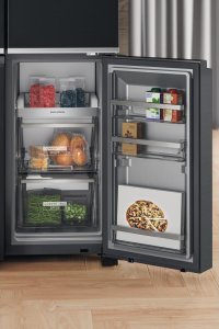 Lodówka Whirlpool Whirlpool Refrigerator | WQ9I FO2BX EF | Energy efficiency class E | Free standing | Side by side | Height 187.6 cm | No Frost system | Fridge net capacity 355 L | Freezer net capacity 237 L | Display | 41 dB | Black 18