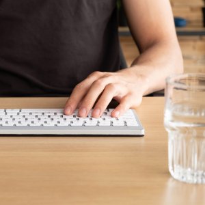 Klawiatura R-GO Tools R-Go Compact Break klawiatura Bluetooth z oprogramowaniem do robienia przerw AZERTY (BE) biała 6