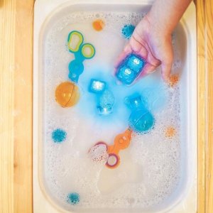 Glo Pals Glo Pals, Kostki sensoryczne świecące w wodzie - Ciasteczkowy Potwór, 4 szt. 2