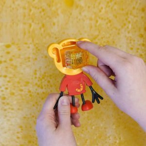 Glo Pals Glo Pals, Postać do kąpieli Tygrysek Daniel - zestaw z dwiema kostkami sensorycznymi świecącymi w wodzie 4