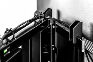 Sabaj Elektrycznie obrotowy uchwyt ścienny do telewizora, obrót premium do 130 , zdalne sterowanie pilotem IR, do telewizorów maks. 75" i 35kg IR- OTW 7