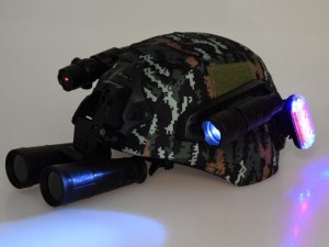 Jokomisiada Zestaw dla żołnierza hełm lornetka laser lampka walkie talkie moro ZA5310 9