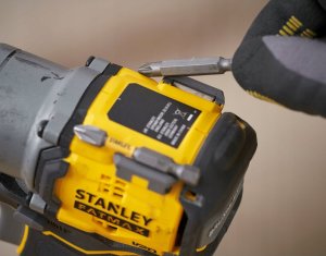 Stanley Zakrętarka SFMCF830D2K-QW 18 V 9