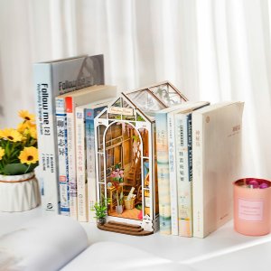 Robotime Składany drewniany model LED - domek ogrodowy 13