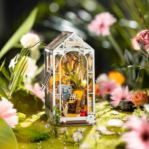 Robotime Składany drewniany model LED - domek ogrodowy 16