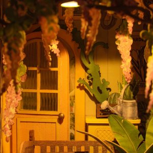 Robotime Składany drewniany model LED - domek ogrodowy 17