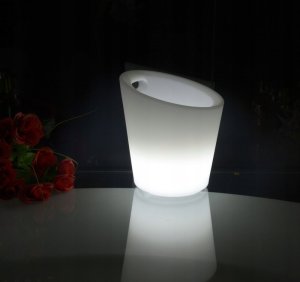 Techly Lampka LED Techly bezprzewodowa / wiaderko na lód RGB z pilotem 1