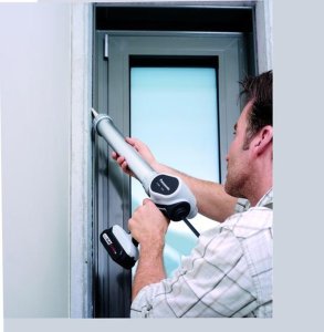 Panasonic Pistolet uszczelniający PANASONIC EY3641 w zestawie z ładowarką i akumulatorem 14,4V / 4,0Ah Li-Ion 2