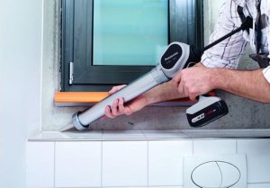 Panasonic Pistolet uszczelniający PANASONIC EY3641 w zestawie z ładowarką i akumulatorem 14,4V / 4,0Ah Li-Ion 3