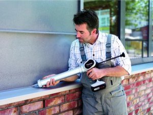 Panasonic Pistolet uszczelniający PANASONIC EY3641 w zestawie z ładowarką i akumulatorem 14,4V / 4,0Ah Li-Ion 4