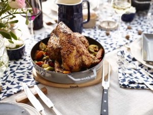 Patelnia STAUB Patelnia żeliwna z dwoma uchwytami Staub 3